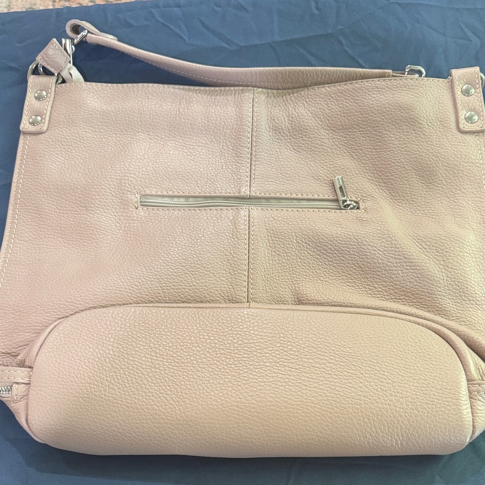 Chic Tan Leather Shoulder Bag